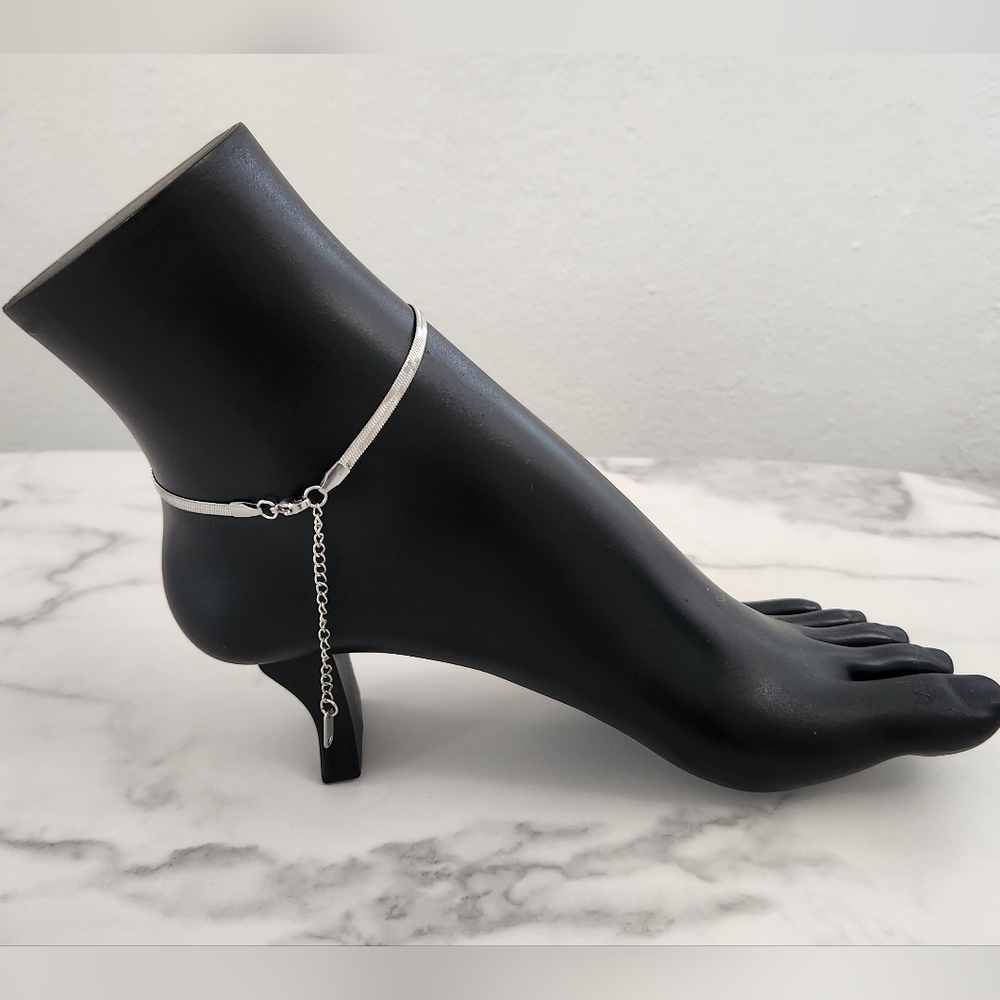 Sleek Silver Snake Chain Anklet - Picture 5 of 12